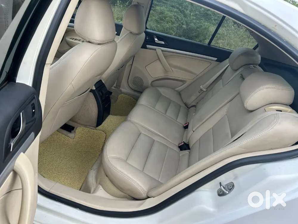 Skoda Laura 2010 Petrol 90000 Km Driven