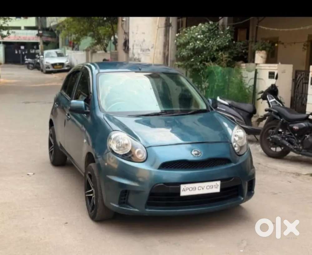 Four Alloy Wheels, Four Power Windows, Touch Screen, Auto Locking