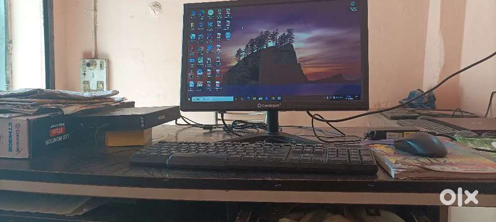 Consistent Company ka Monitor, zebronic ka mouse,, CPU ,keyboard  All