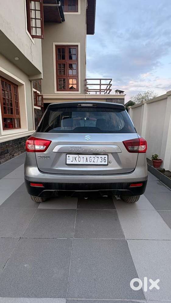 Brezza Diesel Ldi (o)  22kmpl Mileage  Touchscreen & Reverse Camera