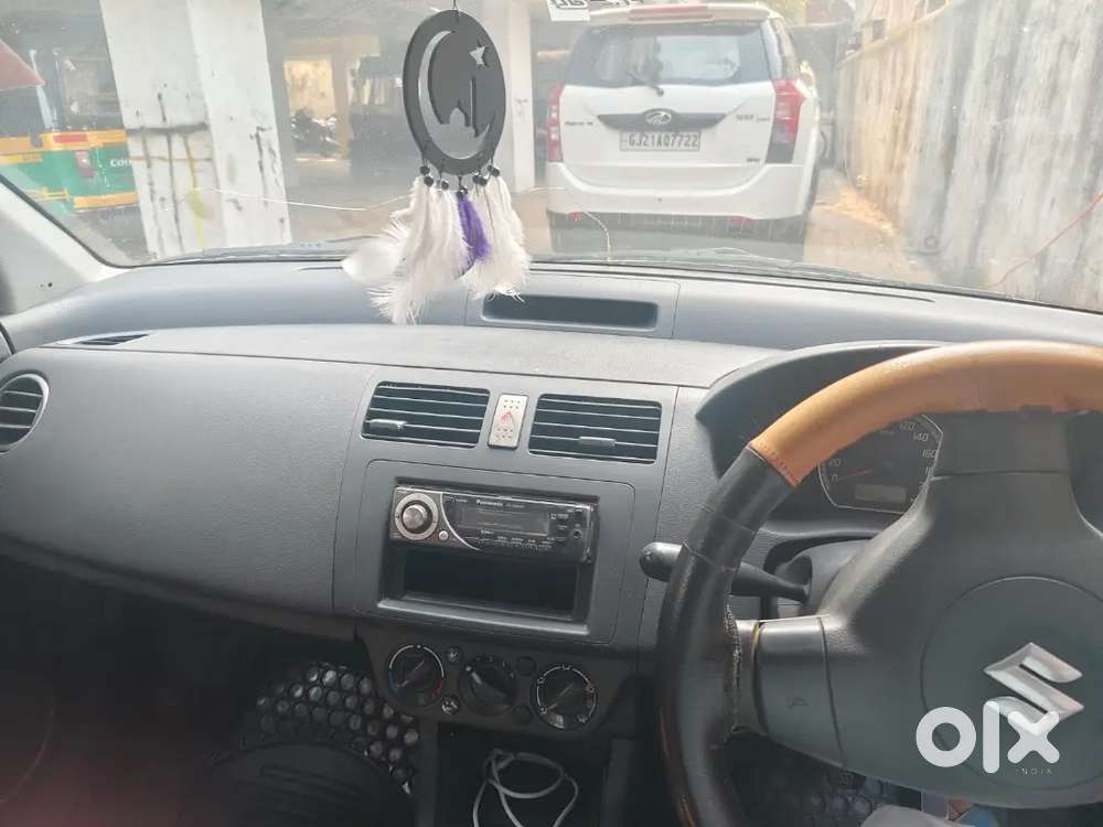 Maruti Suzuki Swift 2006 Cng & Hybrids 180000 Km Driven