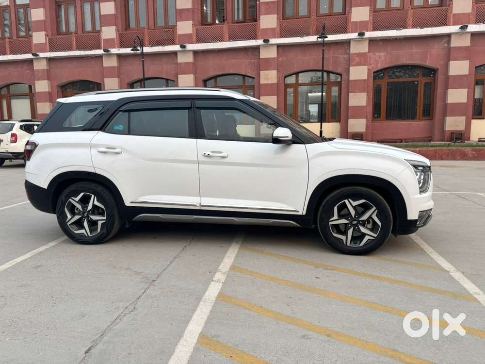 2023 Hyundai Alcazar / 30000 Kms \ New Condition Single Owner