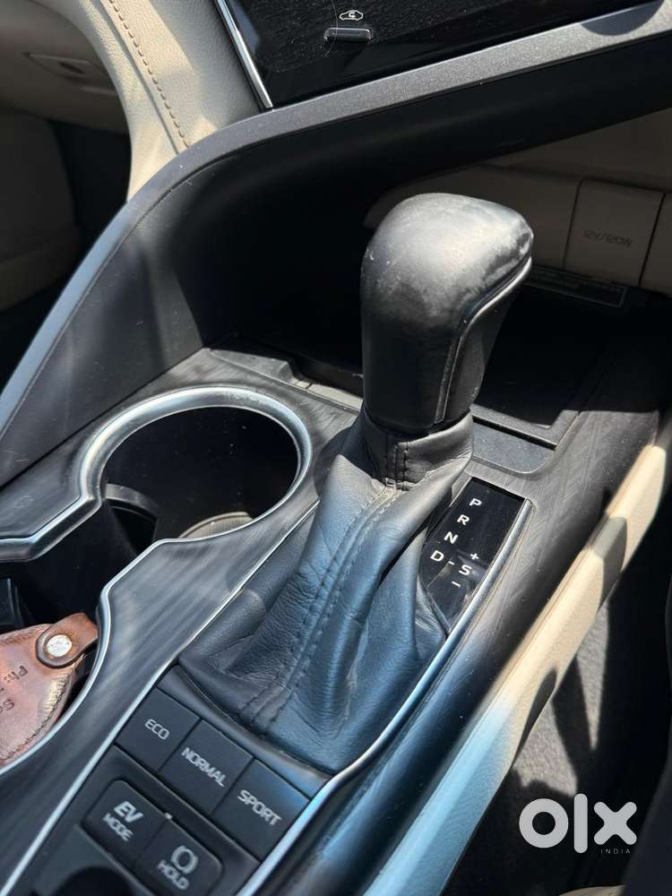 Toyota Camry Hybrid, 2022, Petrol