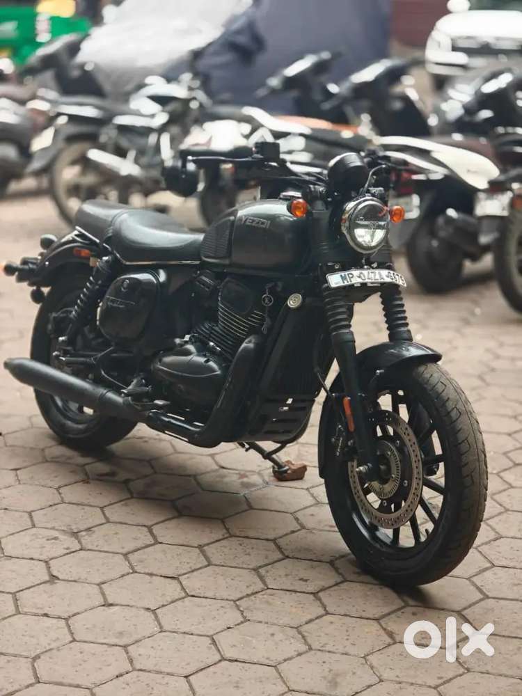 Yezdi Roadster 2022 Petrol Manual