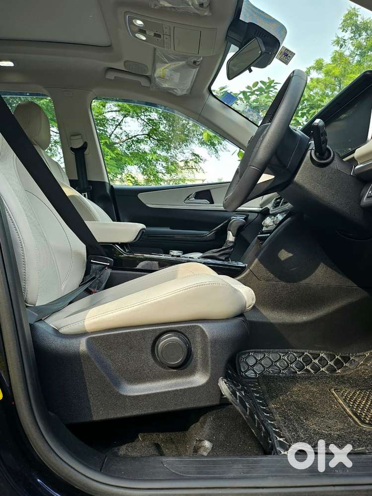 Mahindra Xuv700 2.0 Ax 7 Petrol At Luxury Pack Str, 2024, Petrol