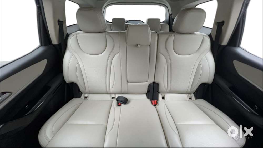 Mahindra Xuv700 2.2 Ax 7 Diesel At Luxury Pack Str Awd, 2022, Diesel