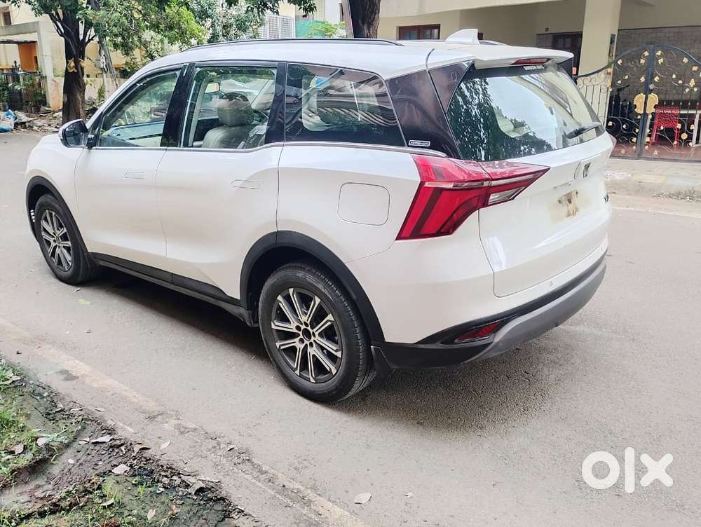 Mahindra Xuv700 2.0 Ax 7 Petrol Mt Str, 2025, Petrol