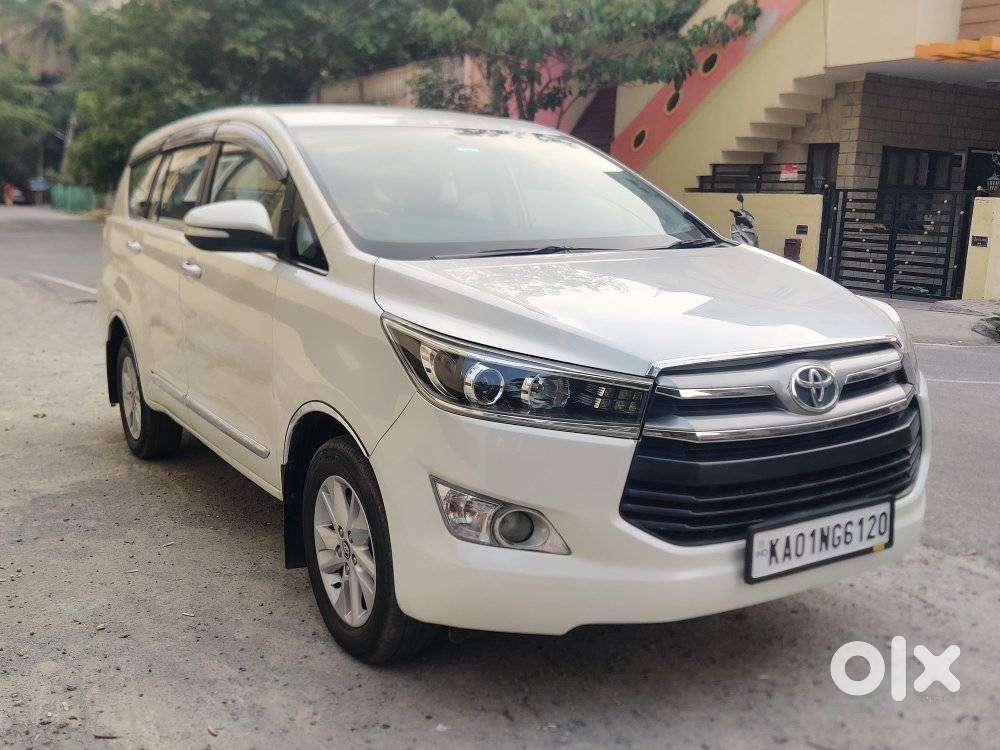 Toyota Innova Crysta 2.4 V 8 Str, 2016, Diesel