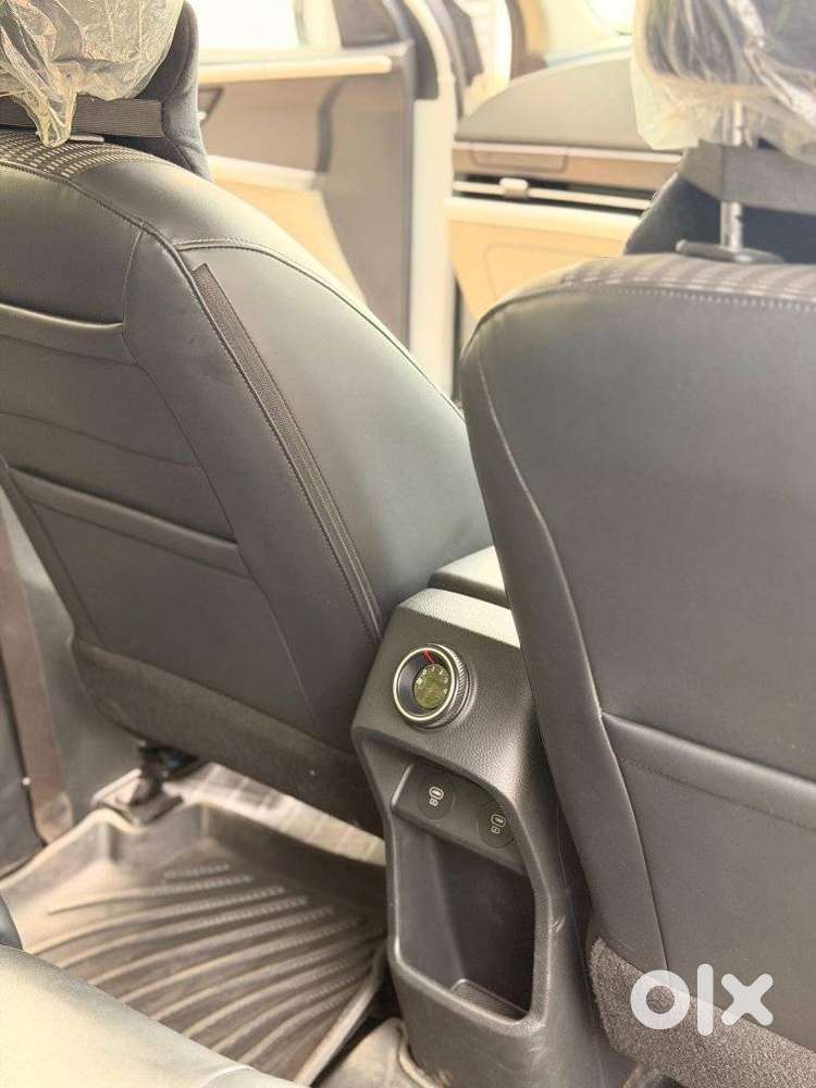 Kia Carens, 2022, Petrol