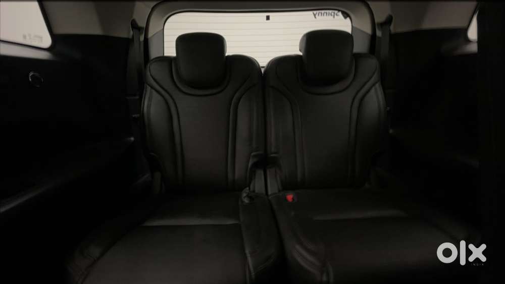 Mahindra Xuv700 2.0 Ax 5 Petrol Mt 7 Str, 2025, Petrol