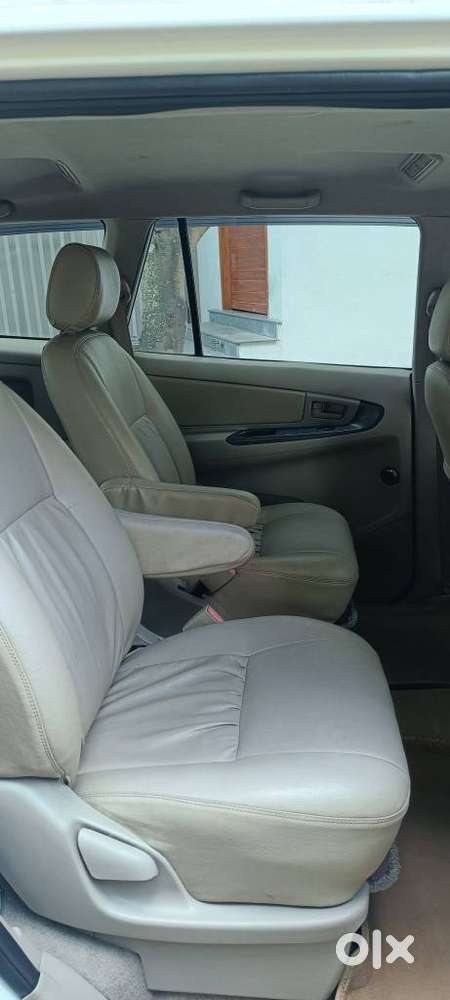 Toyota Innova 2.5 G (diesel) 7 Seater Bs Iv, 2010, Diesel