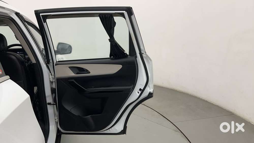 Mahindra Xuv700 2.2 Ax 5 Diesel At 7 Str, 2023, Diesel