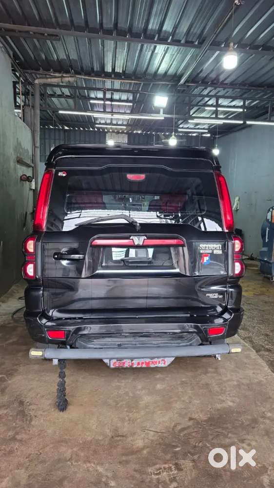 Black Mahindra Scorpio Classic 2023