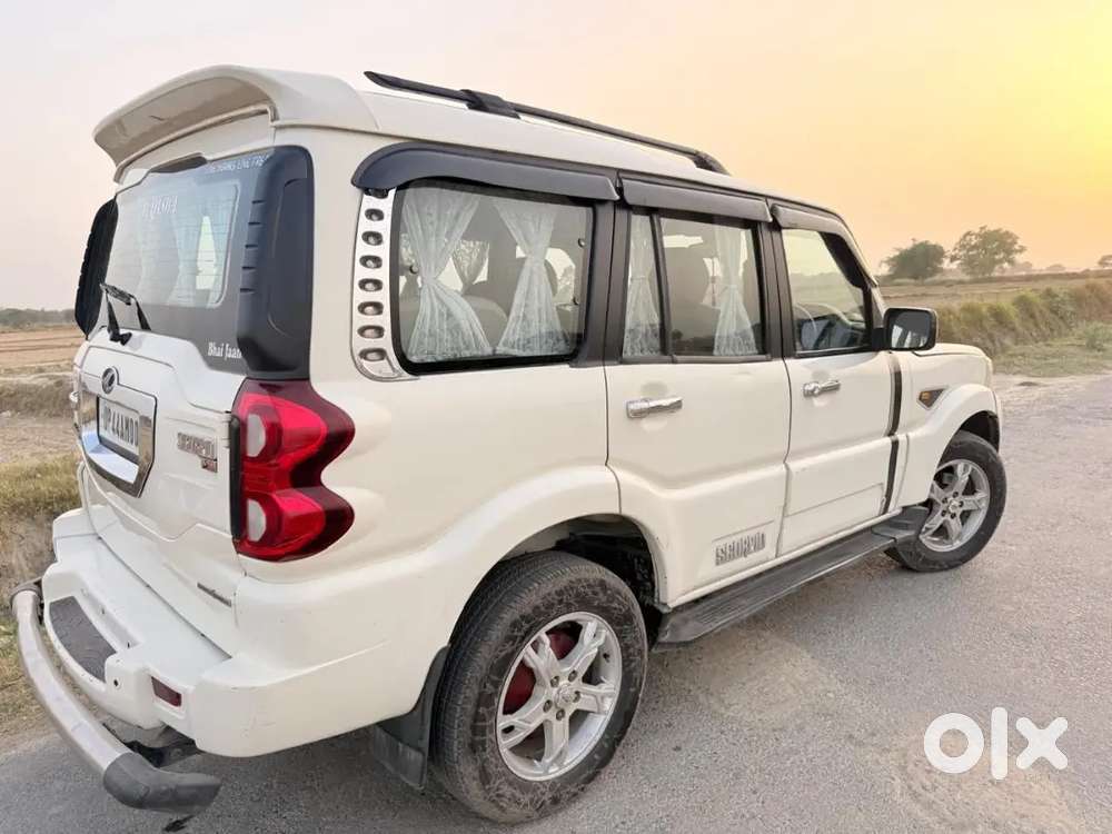 Mahindra Scorpio S10 Contect