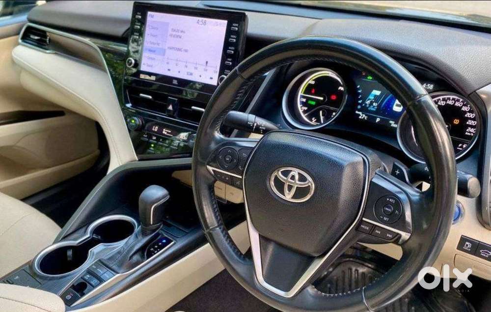 Toyota Camry Hybrid, 2022, Petrol