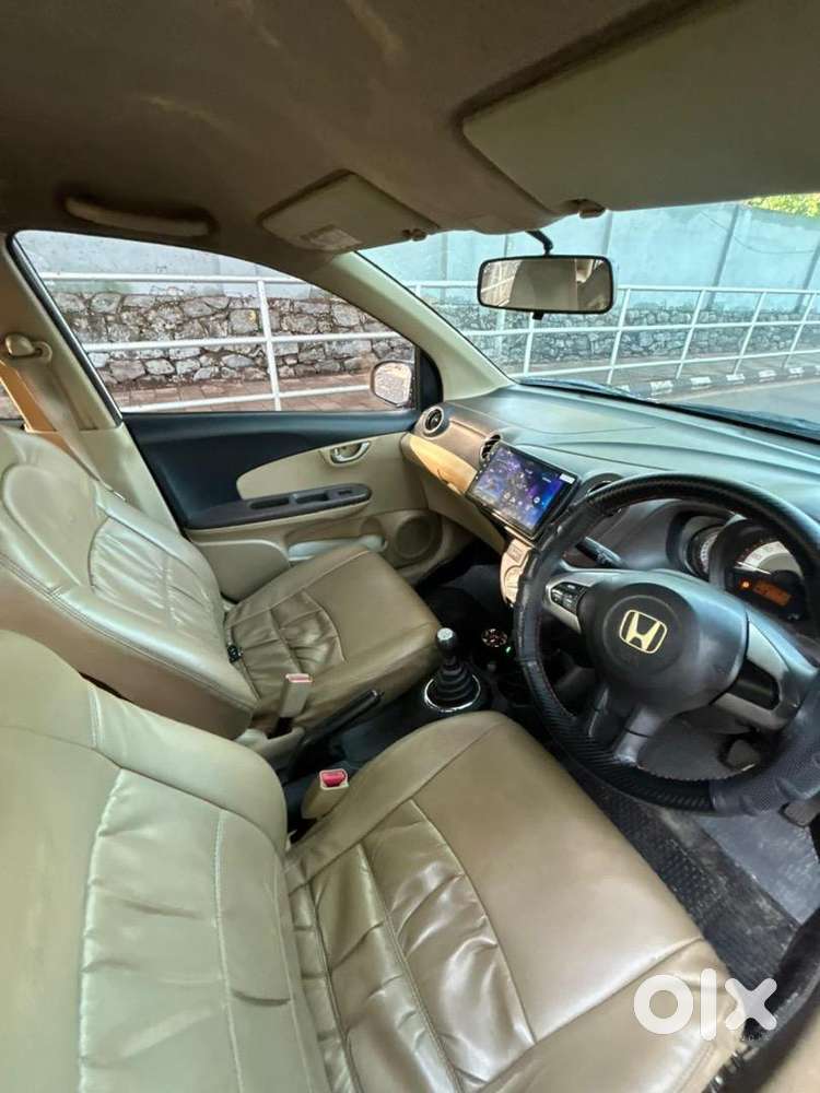 White Full Option V,a/c,power Steering,power Window And Alloy Wheels