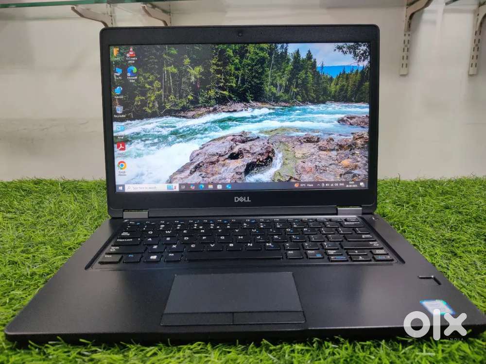 GOOD CONDITION LAPTOP WITH 8GB RAM 256GB SSD I5 8TH GEN WINDOWS 10