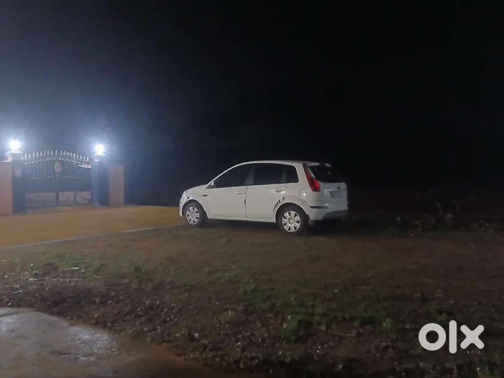 Ford Figo Titanium 2012 Petrol