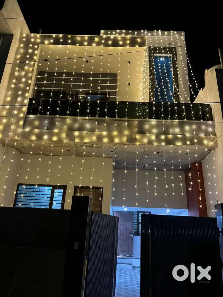 3 room 
2 bathroom
Front back dono side open balcony