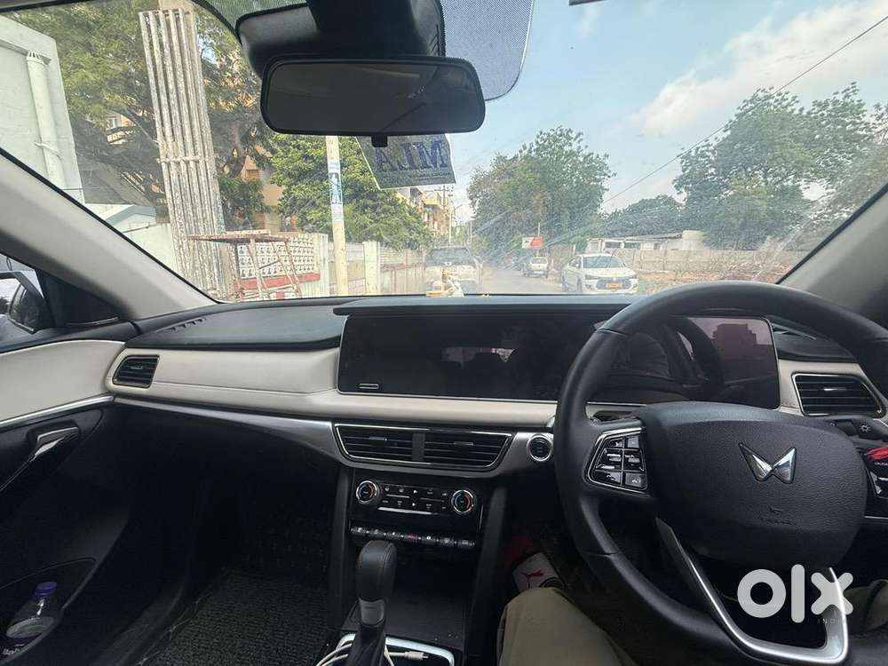 Mahindra Xuv700 2025 Diesel Well Maintained