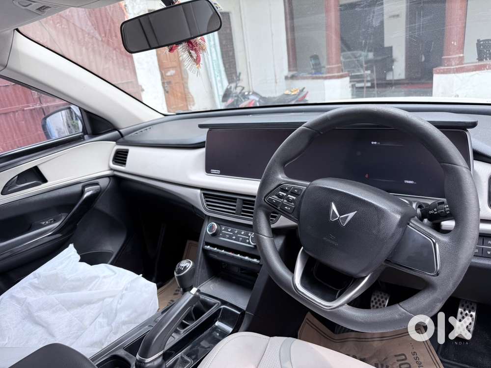 Mahindra Xuv700 Diesel Mt 2023