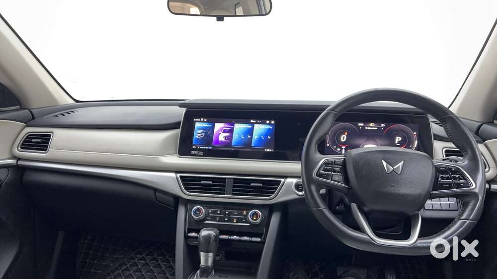 Mahindra Xuv700 2.0 Ax 7 Petrol At Luxury Pack Str, 2021, Petrol