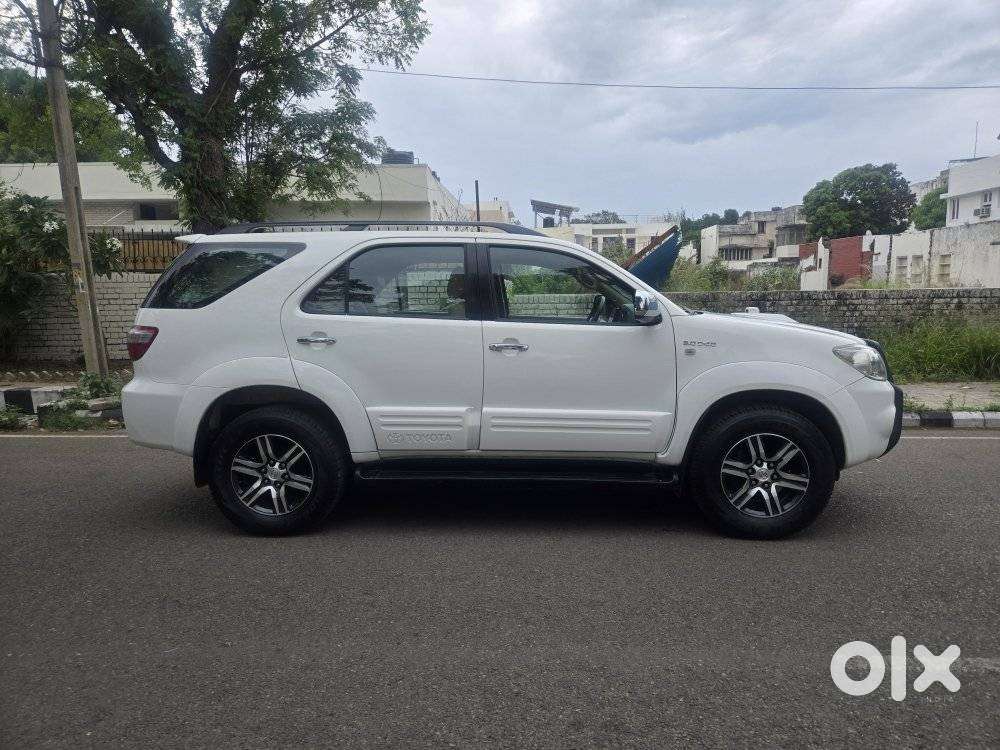 Toyota Fortuner 3.0 4x4 Manual, 2011, Diesel