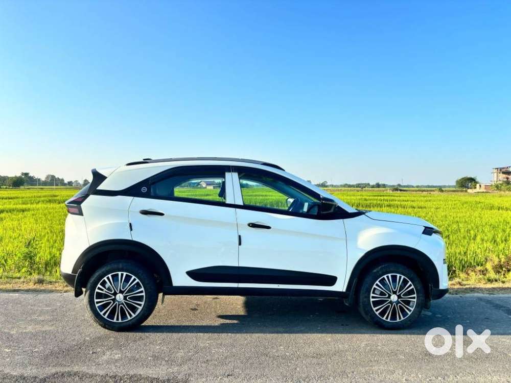 Tata Nexon Smart Plus S 1.2 Revotron Petrol 5 Mt, 2024, Petrol