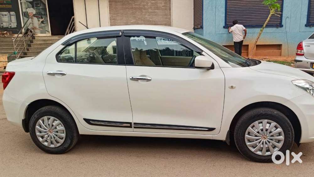 Maruti Suzuki Swift Dzire Lxi Option, 2022, Petrol