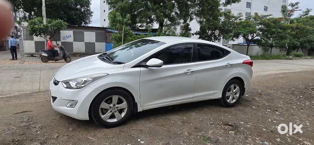 Hyundai New Elantra 2014 Diesel 147000 Km Driven