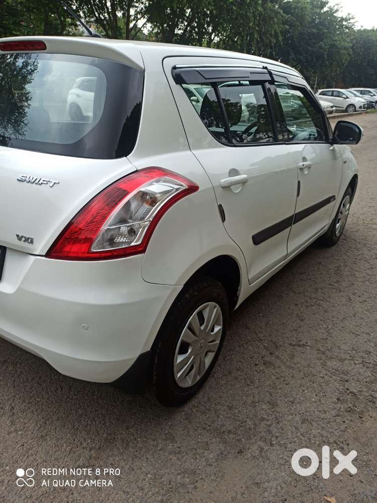 Maruti Suzuki Swift Vxi + Manual, 2015, Petrol