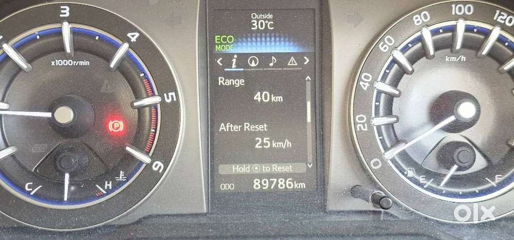 Toyota Innova Crysta 2.4 V 8 Str, 2017, Diesel