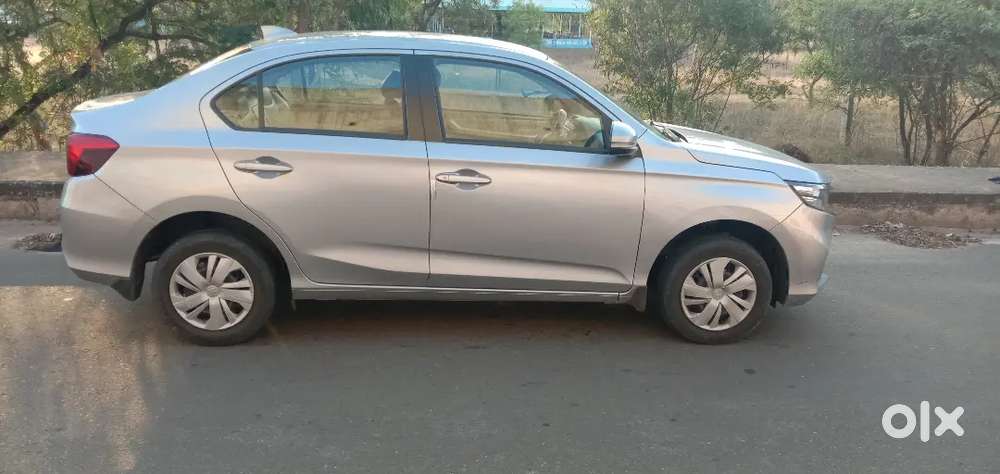Honda Amaze 2023 Petrol 33650 Km Driven, Spare Wheel No, Insurance No