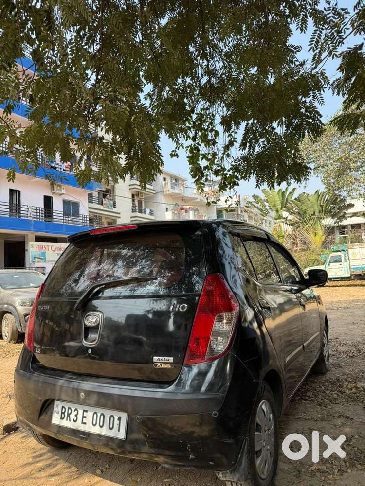 Hyundai I10 2010 With Sunroof And 0001 Number