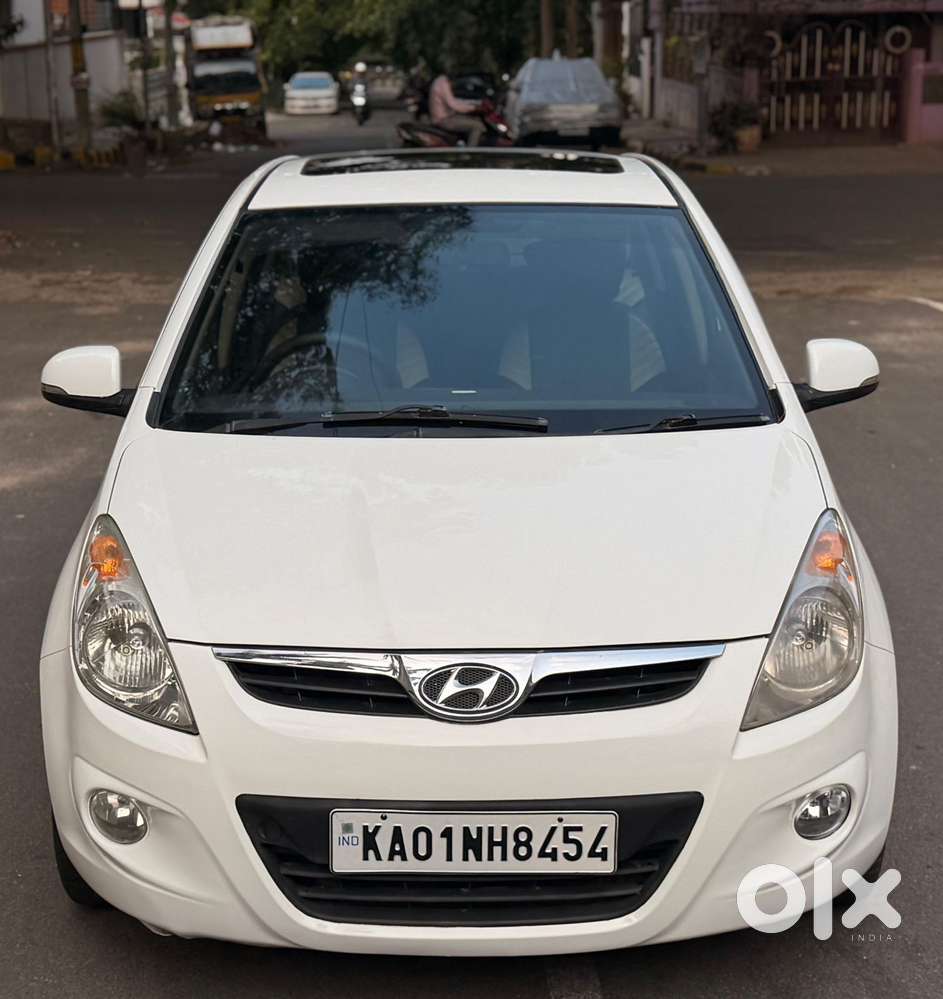 Hyundai I20 2010-2012 1.2 Asta Option With Sunroof, 2011, Petrol