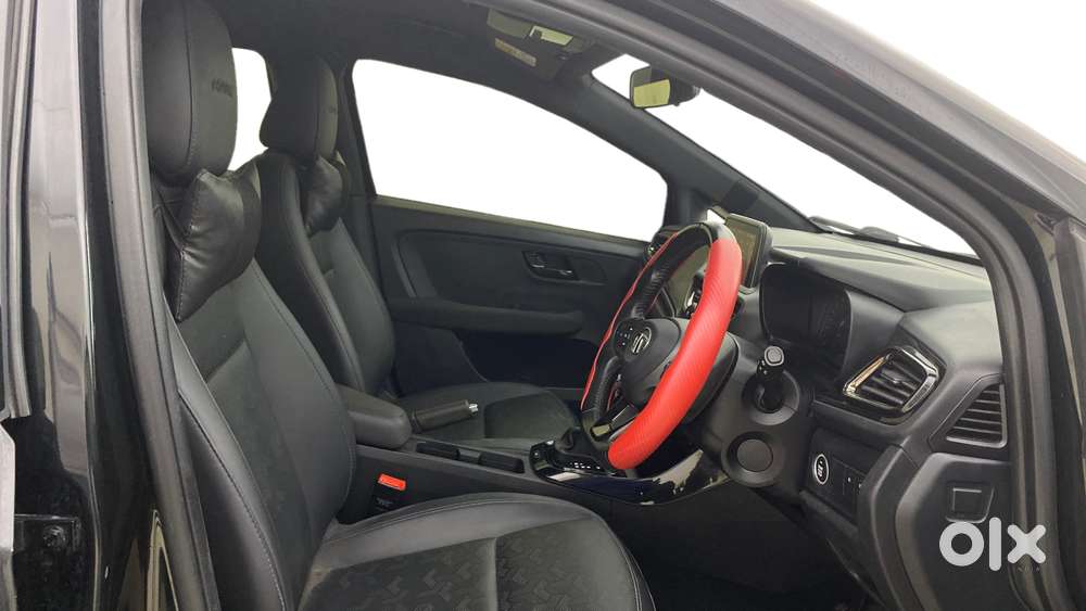 Tata Altroz 1.2 Xza Plus Dark Edition Dct, 2022, Petrol