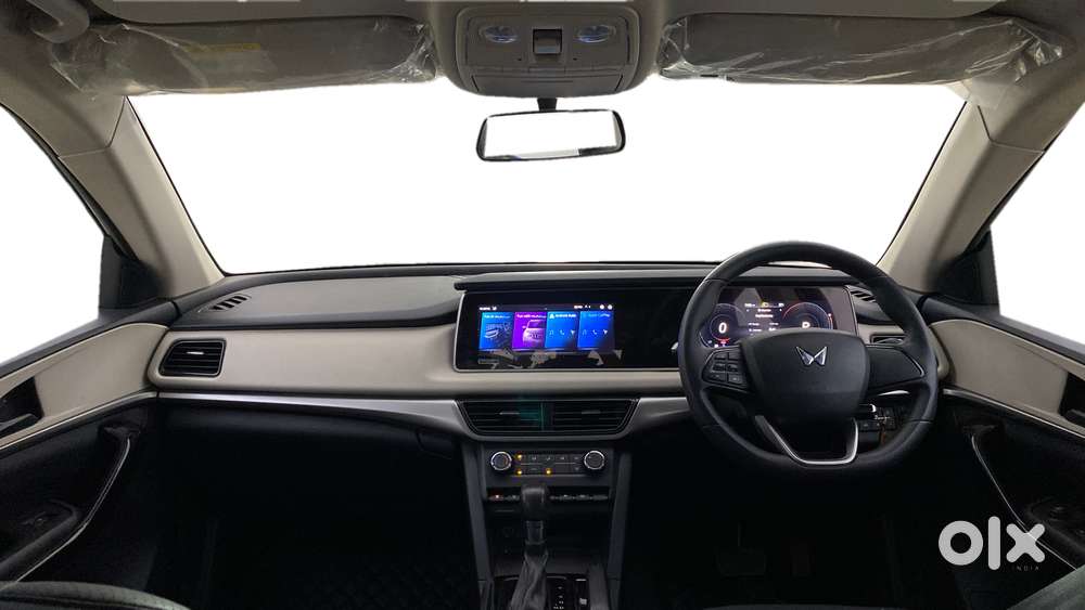 Mahindra Xuv700 2.0 Ax 5 Petrol At Str, 2022, Petrol