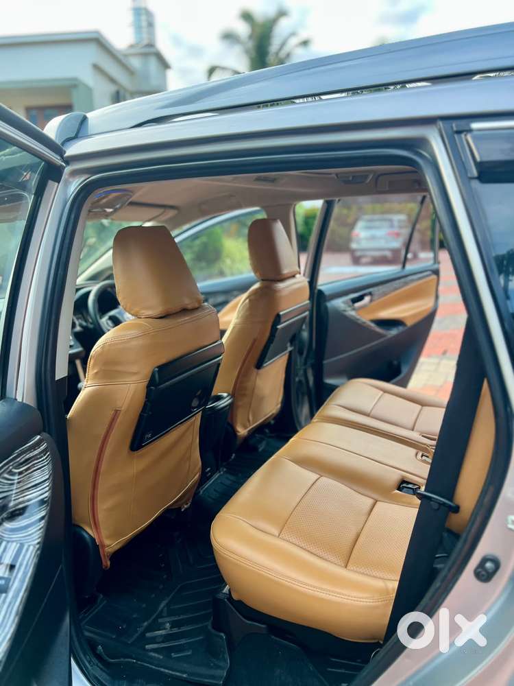 Toyota Innova Crysta 2.4 V 8 Str, 2016, Diesel