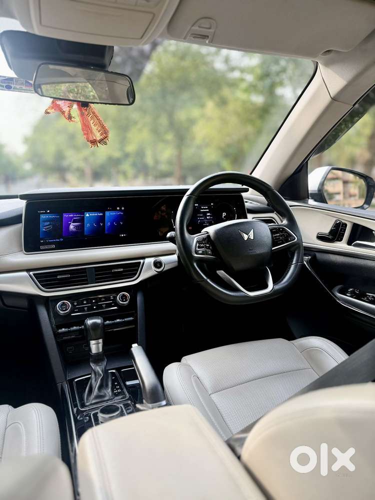 Mahindra Xuv700 2.0 Ax 7 Petrol At Str, 2022, Petrol