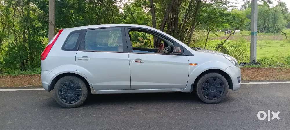 Ford Figo Titanium 2010 Year