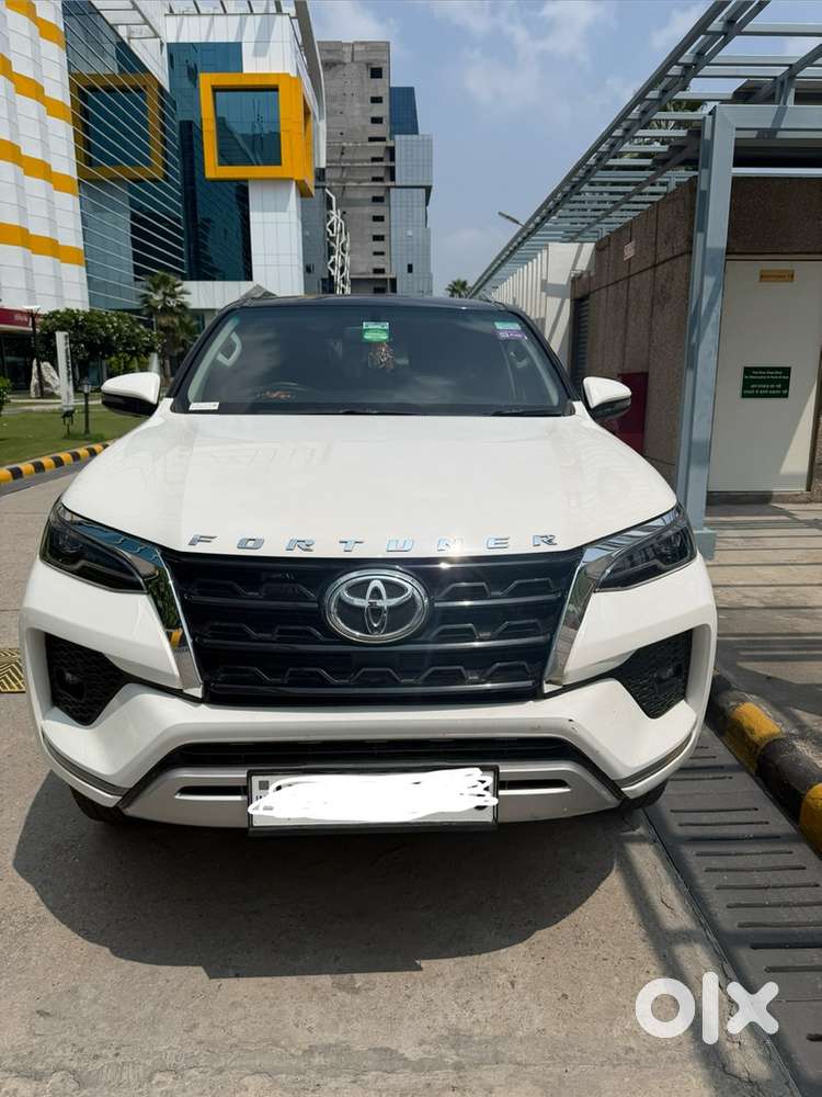 Toyota Fortuner Petrol 2025 Suv