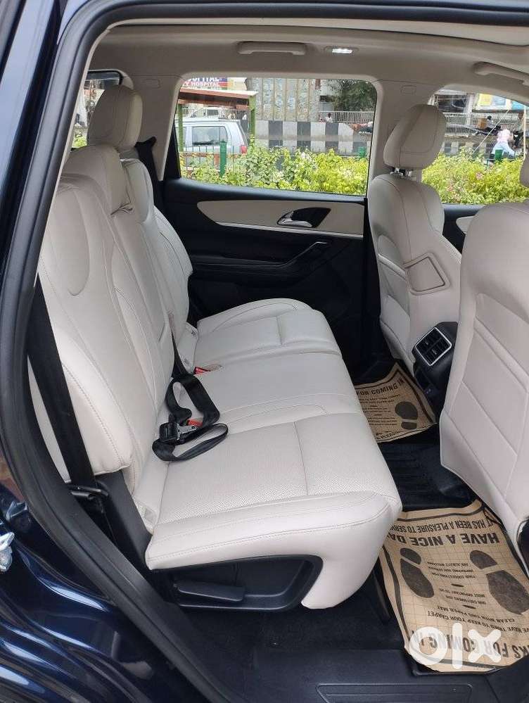 Mahindra Xuv700 2.0 Ax 7 Petrol At Str, 2024, Petrol