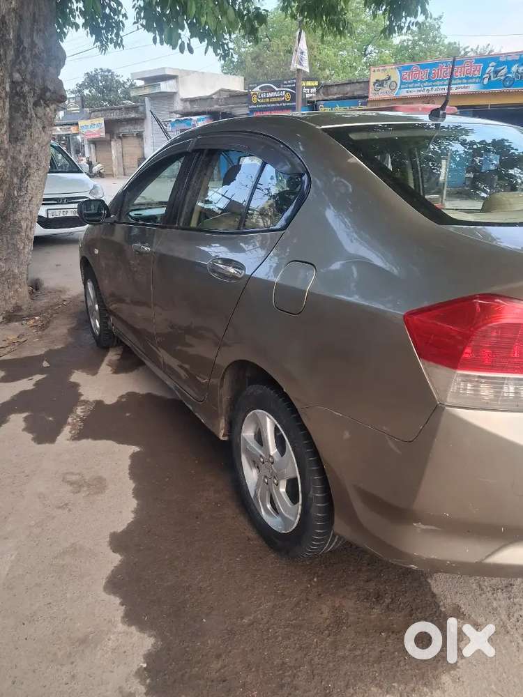 Good Condition New Tyre Time Bada Hua Hai. 2030 Tak Valid Hai