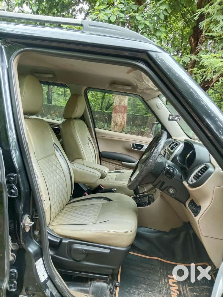Mahindra Tuv 300 T10 Amt (automatic), 2018, Diesel