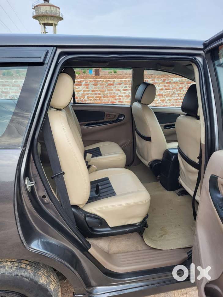 Toyota Innova 2.5 G (diesel) 8 Seater, 2015, Diesel