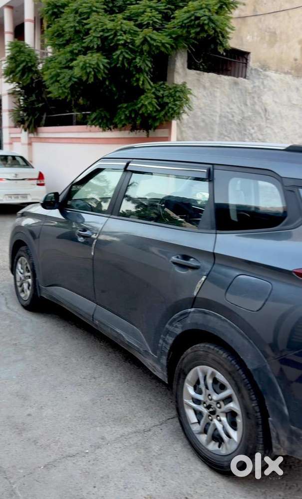 Kia Carens 2023 Diesel Well Maintained