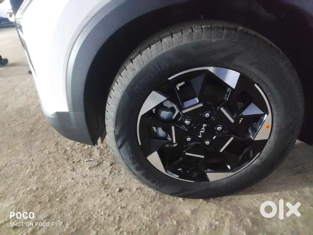 Kia Sonet 2024 Petrol 6000 Km Driven For Sale