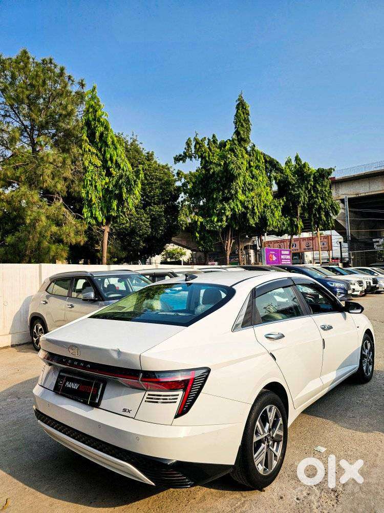 Hyundai Verna 1.5 Sx (o) Vtvt Ivt, 2023, Petrol