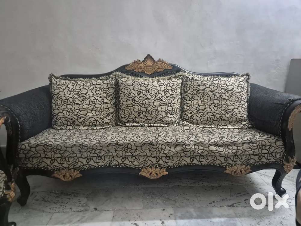 7-Seater Sofa Set – Well Maintained