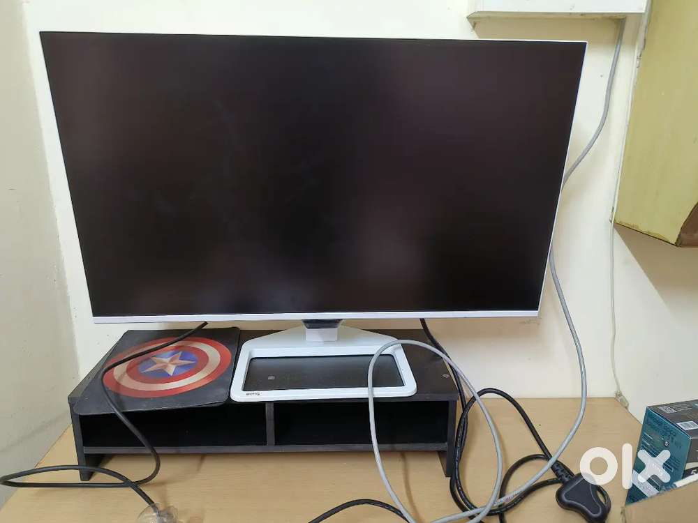 BENQ- ew270q monitor